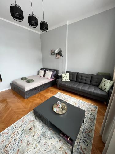 a living room with a couch and a table at Old Town Rynek Apartament in Grudziądz