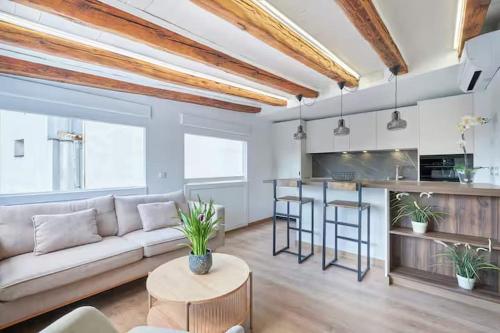 Amazing exclusive penthouse -2Bdrs 2Baths-Opera