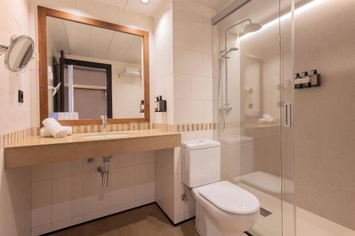 Bany a Hotel Màgic Pas by Nexta