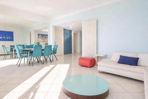 Superb Bright Apartment with Sea View
