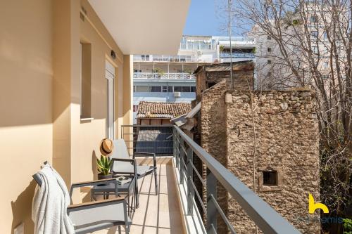 S3 Modern 2-BDR Athenian Habitat Near Acropolis