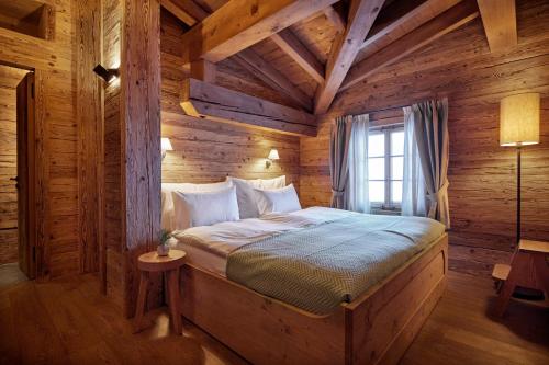 a bedroom with a bed in a log cabin at Berghuus Radons in Savognin