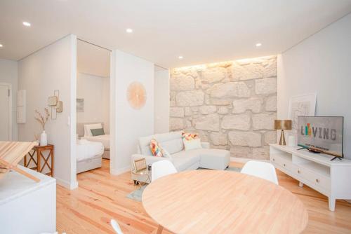 Liiiving in Porto - Aliados Stone Apartment
