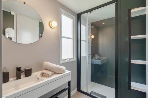 a bathroom with a sink and a mirror at Camping Papillon Bouillon - Vakantiehuis Premium Rustige Locatie in Bouillon