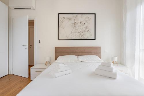 Accommodation near the center with river views