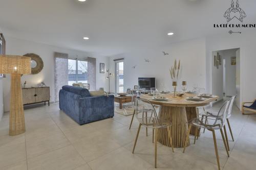 Alona-Maison de standing proche commerces et plages