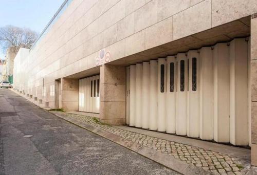 HOSTEE - Lisbon Urban Studio with parking