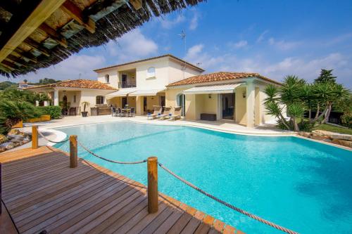 Stunning Villa with Large Pool, Billiard room and Mini-golf