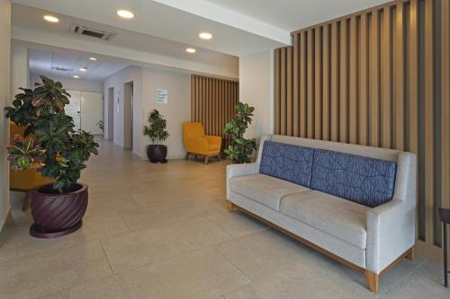 Holiday Inn Express Veracruz Boca del Rio by IHG — Lobby or reception