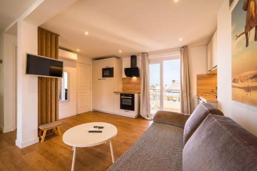 Antibes SkyView - central, cocooning avec terrasse et parking