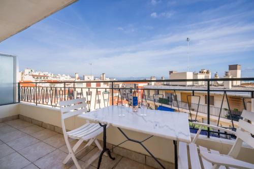 Antibes SkyView - central, cocooning avec terrasse et parking