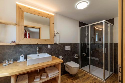 a bathroom with a sink and a shower at Lardi Hotel & Ristorante, Le Prese Valposchiavo in Le Prese, Poschiavo
