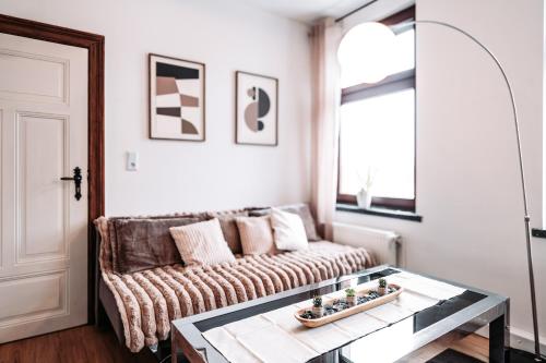 a living room with a couch and a table at Ferienwohnung Elb-Aue in Burg bei Magdeburg