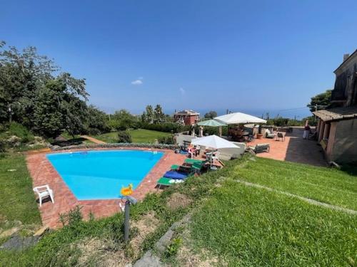 an overhead view of a swimming pool in a yard at Independent accommodation on Etna in San Giovanni Montebello