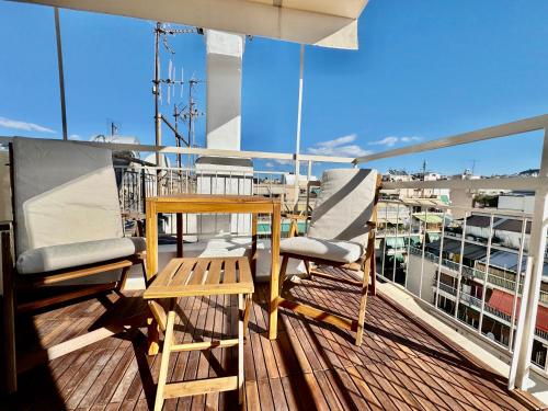 Rooftop Oasis - Design Studio with Acropolis View