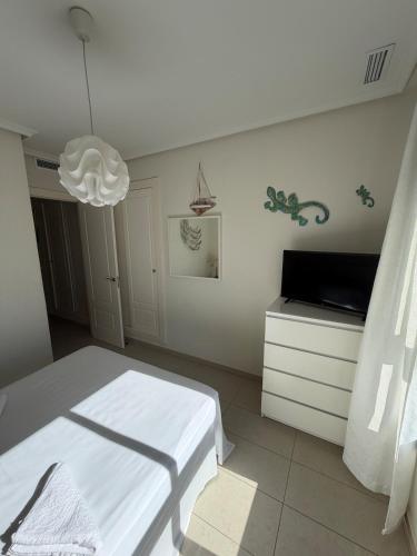 5 Estrellas Apartamento 4E con piscinas jardines pistas de pádel parque infantil etc