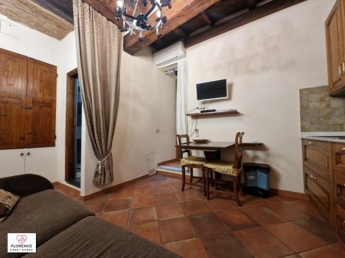 Florentine Apt Pontevecchio by Florence Sweet Homes