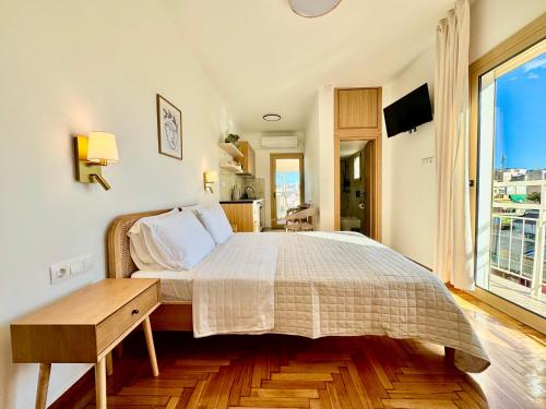 Rooftop Oasis - Design Studio with Acropolis View