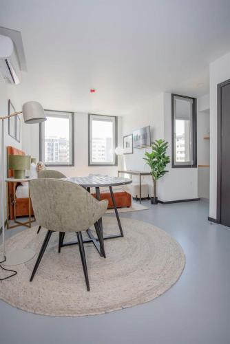 Liiiving in Porto - City Design Studios