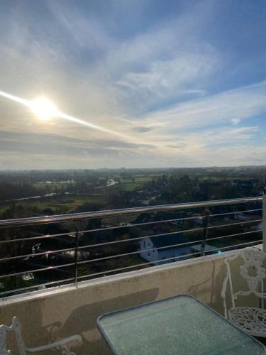 a view from the top of a building with the sun in the sky at FeWo GüNi Marina Wendtorf Strand mit Balkon und seitlichem Fördeblick in Wendtorf