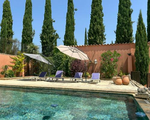 Provençal Cottage Among The Vineyards
