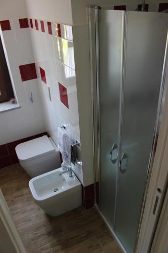 a bathroom with a toilet and a shower and a sink at Il Roseto di Daniela in Montefiascone