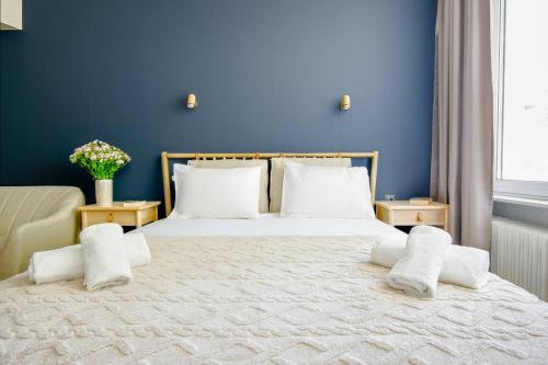 Duplex Retreat 2 Studios Balconies, Wi-Fi