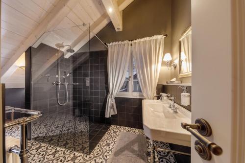 a bathroom with a sink and a shower at Landhäuser Ottilienruh in Ilsenburg