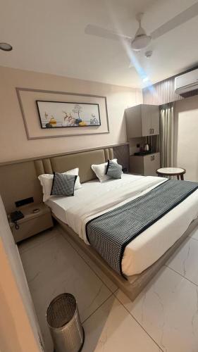 a bedroom with a large bed in a room at Hotel M S Gold Ganadhinagar in Gandhinagar