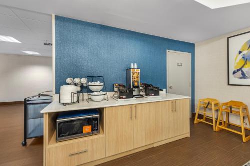 a kitchen with a counter with a appliance on it at Comfort Inn Chattanooga Downtown Southside in Chattanooga