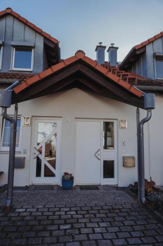 a white garage with a red roof at FeWo Kibo Kupferberg in Kirchheimbolanden