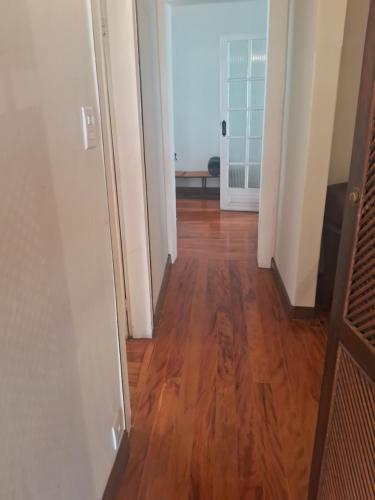 a hallway with a hard wood floor and a door at Sollarium Pousada in Diamantina
