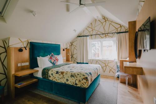 a bedroom with a bed and a window at The Galaxie in Oxford