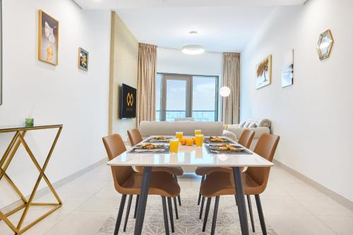 Chic 1BR at The Bay - Business Bay Near Burj Khalifa & Dubai Mall