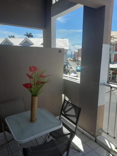 Deep Blue tesisinde bir balkon veya teras