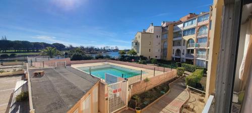 Panoramic 1, Bel appartement familiale avec piscine et parking