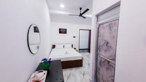 a bedroom with a bed and a mirror at SouthStone Paradise in Balapitiya