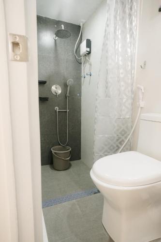 a bathroom with a toilet and a shower at Joanna Transient Home in Palestina