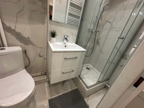 326 New Suite Hugo - Tiny Apartment Paris Center
