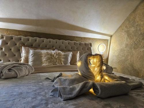 a woman laying on a bed with a blanket at Jacuzzy Rooms Andjela in Subotica