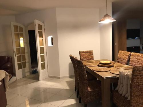 Villa with SEA VIEW, 1 km from the BEACH and CITY CENTER, BBQ, Tennis close by