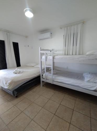 two bunk beds in a room with a tile floor at AV80101 - Aquaville Térreo - Porto das Dunas - CEARÁ in Aquiraz