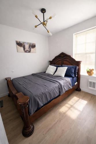 a bedroom with a bed and a ceiling fan at Dwntwn Detroit Wlk to DMC Arena WSU FordField in Detroit