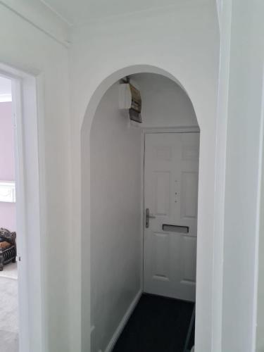 a hallway with a white door in a room at 1 Bedroom Flat Ground Floor - Central Dunstable in Dunstable