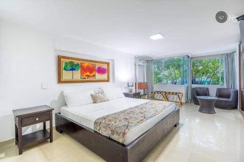 a bedroom with a large bed in a room at Hotel Arhuaco Rodadero in Santa Marta