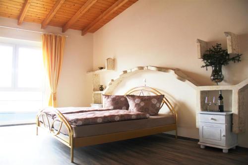 Säng eller sängar i ett rum på Haus EMG Hockenheim