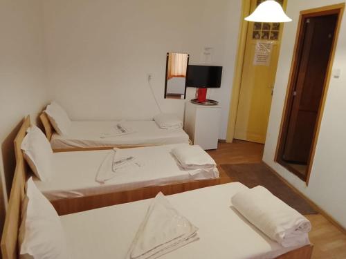 Cazare - Accommodation 객실 침대