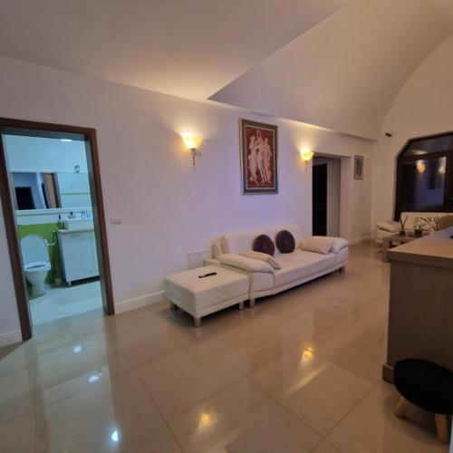 a large living room with a couch and a table at Viilor Panoramic in Baia Mare