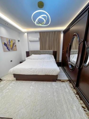 luxurious Private room witin hotel apartment in Cairo