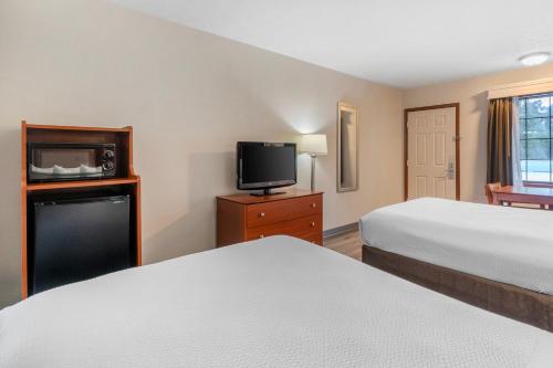 a hotel room with two beds and a flat screen tv at Hotel Deerfield Inn & Suites Acworth Atlanta in Acworth